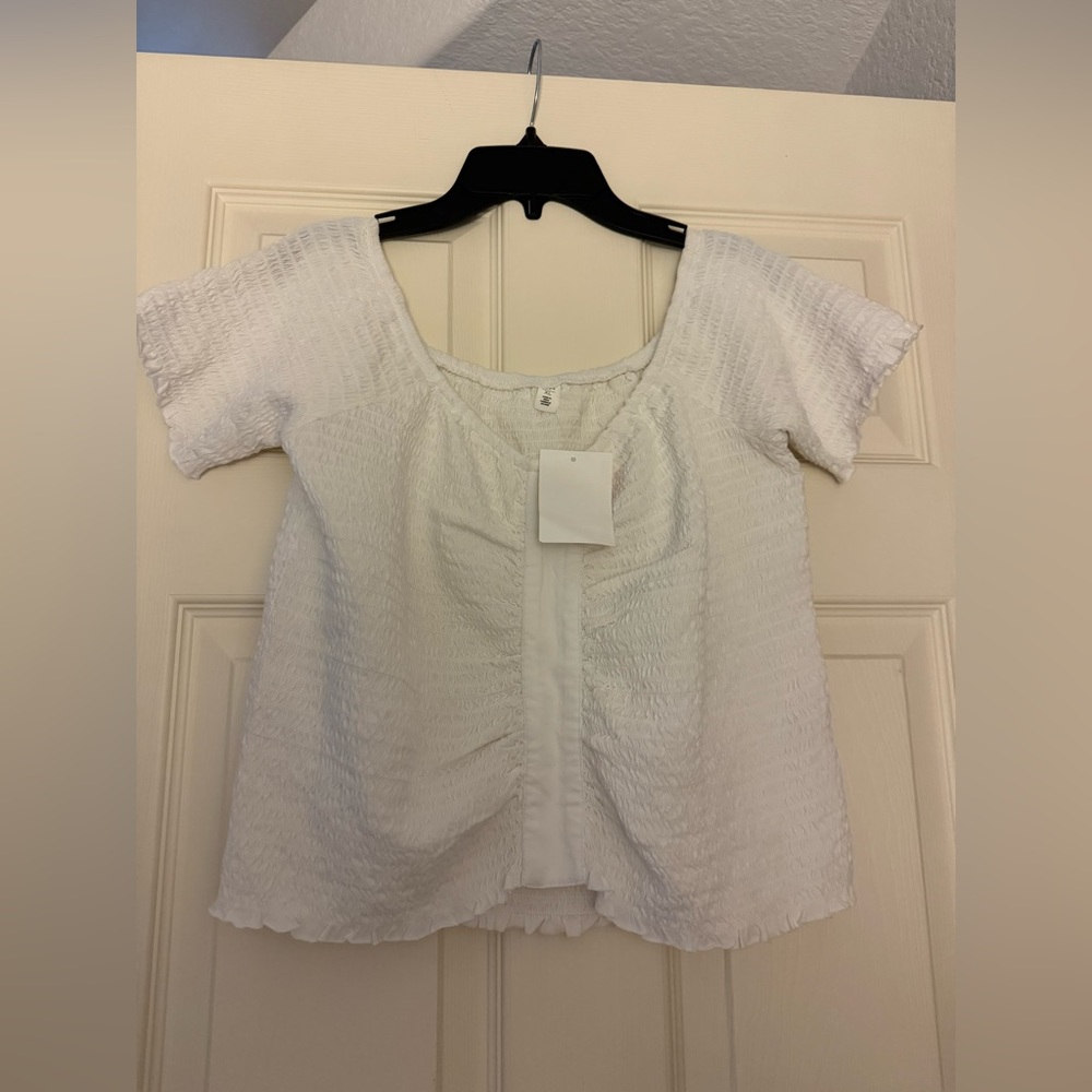White top size XL.